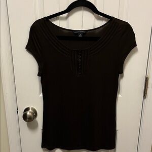 Banana Republic Brown Scoop Neck Short Sleeve Tee with Pintuck Placket